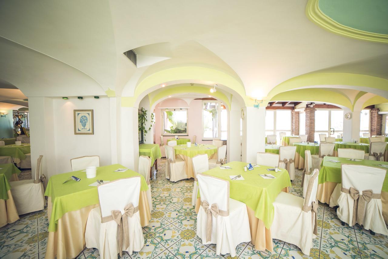 Hotel Carlo Magno Форио Экстерьер фото